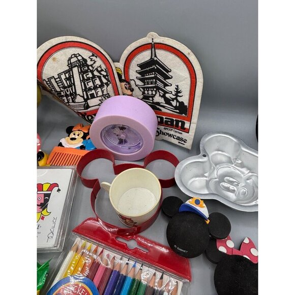 Vtg Lot Disney Collectibles Mickey Minnie Keychains Toys Mug Pouch Figures - Picture 6 of 8